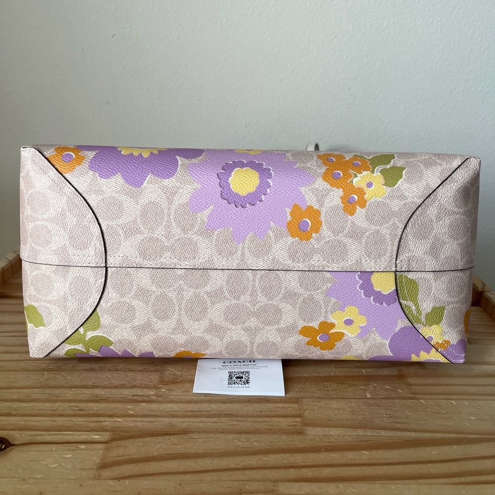 ✅Coach City Tote In Signature Floral - Picture 6 of 13